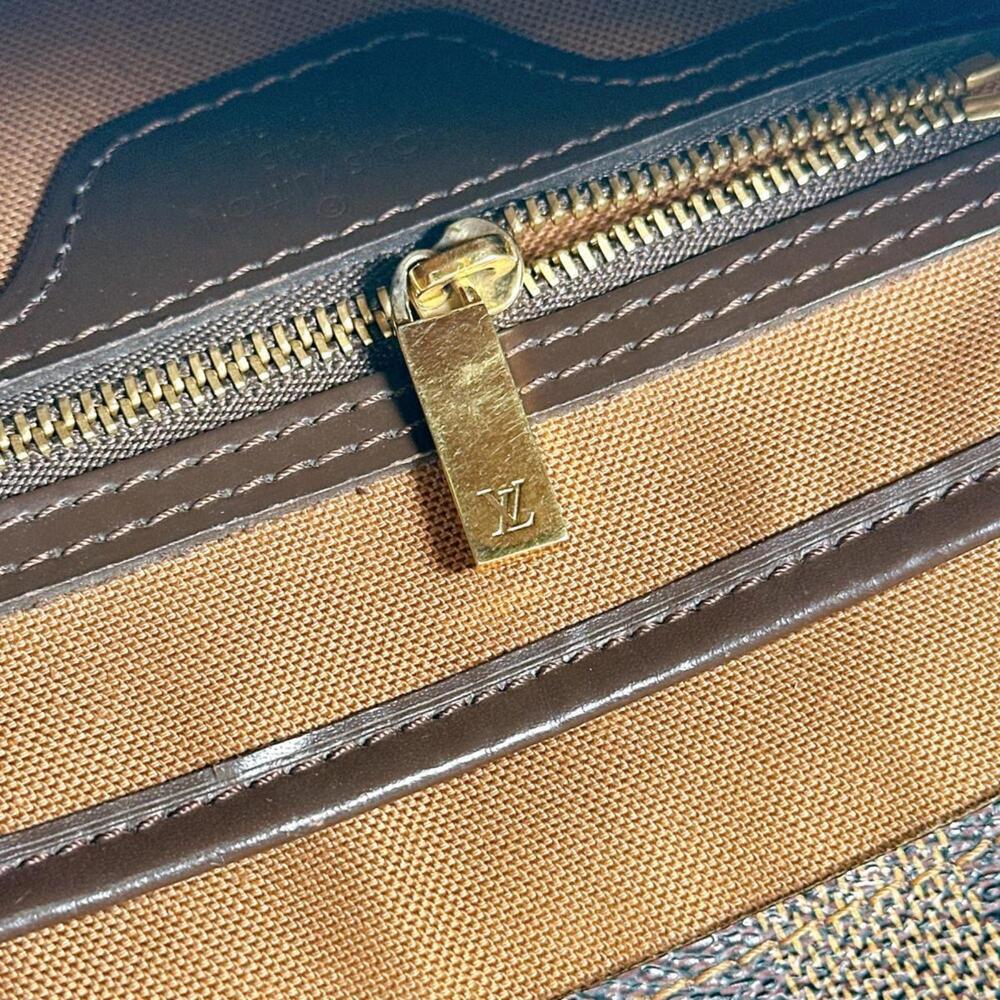 LOUIS VUITTON Authentic Brown Damier Canvas Bag - Picture 13 of 14
